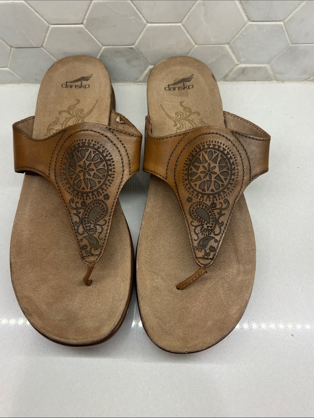 Dansko Priya Thong Sandals Women 40 (US 9) Brown Beige Leather Corkbed Comfort